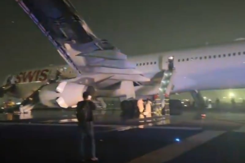 Avión con más de 230 personas se incendia al despegar y deja heridos en el Aeropuerto Internacional de India