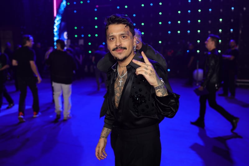 Nodal enciende rumores: borra todo en Instagram tras estreno musical de Cazzu