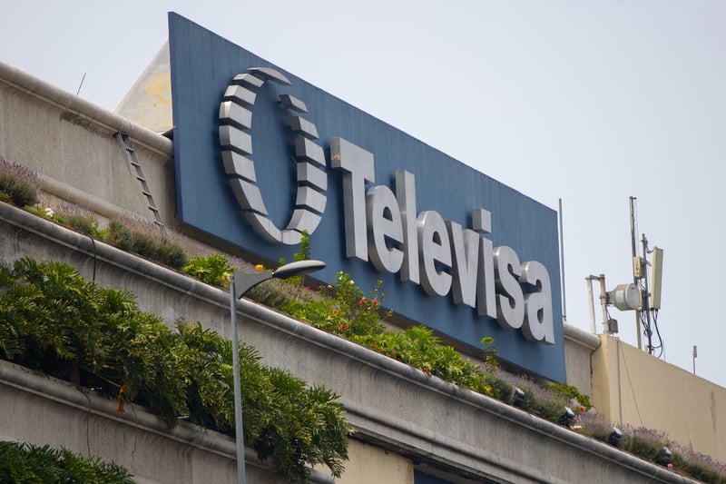 Despiden a otra famosa conductora de Televisa y estalla contra la televisora